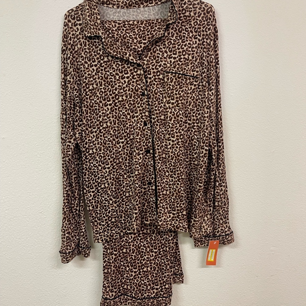 NWT Leopard Print Women's Pajama Set - Brown Leopard